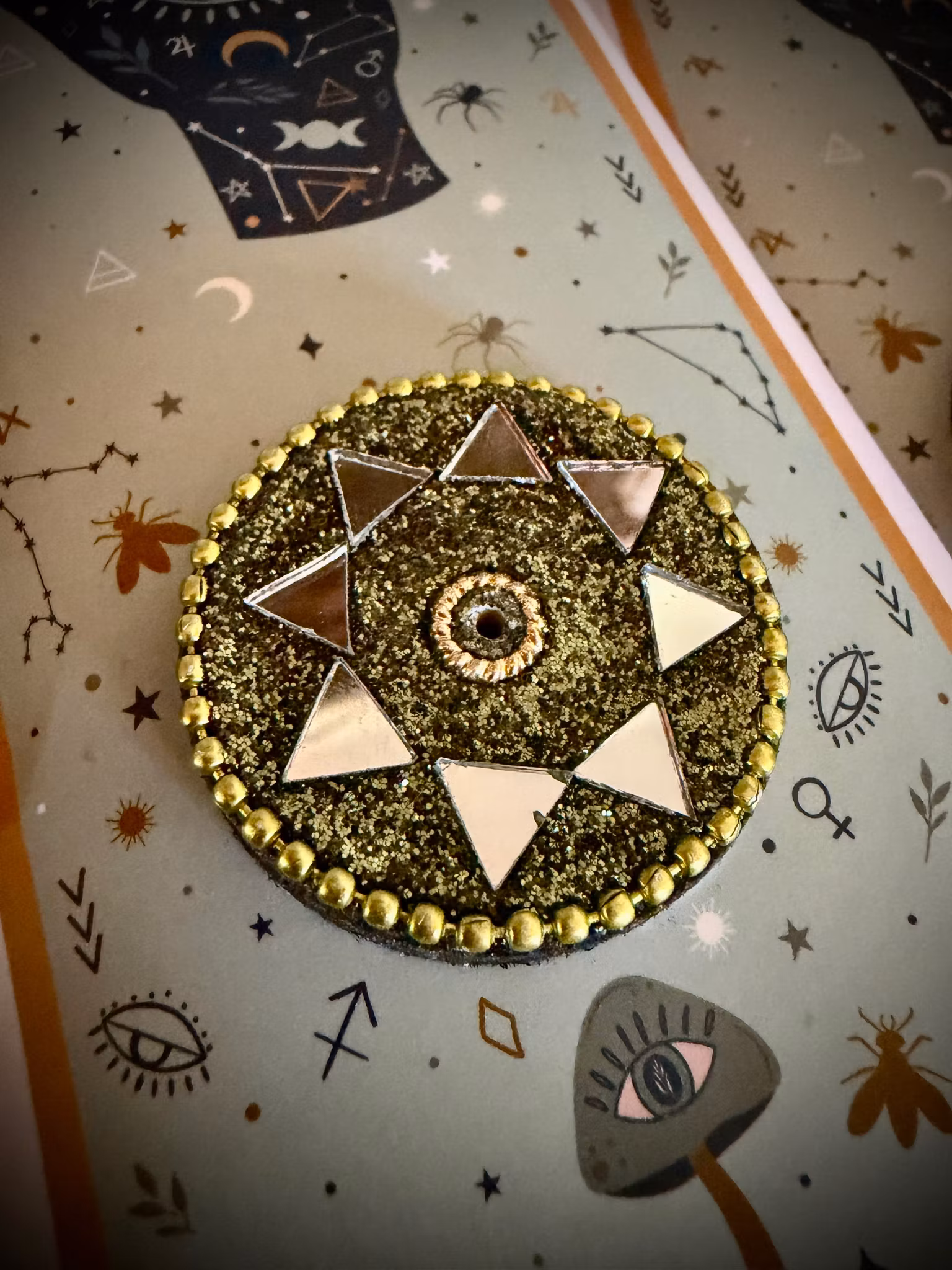 SONG OF INDIA PUREWORKS Rökelsepinnar | Celestial Magic Evil Eye Protection + Glittrig Rökelsehållare