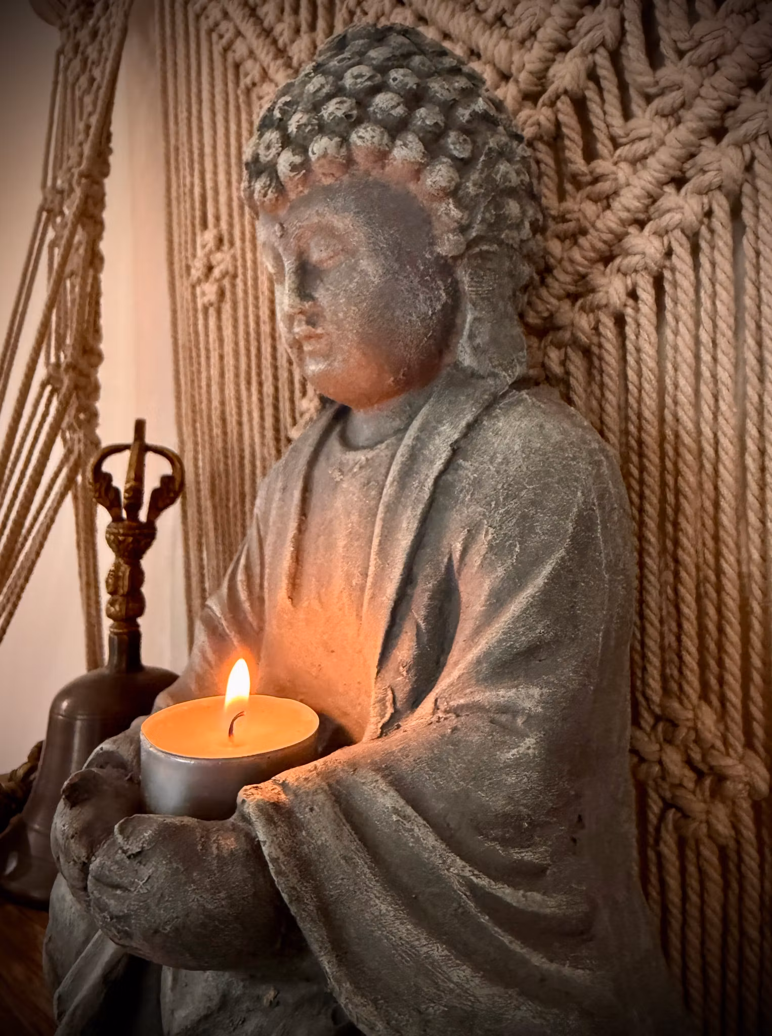 Buddha med tillhörande glaskopp för offergåvor 28 cm