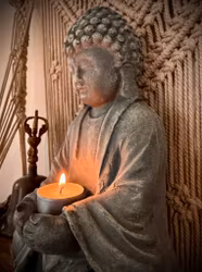 Buddha med tillhörande glaskopp för offergåvor 28 cm