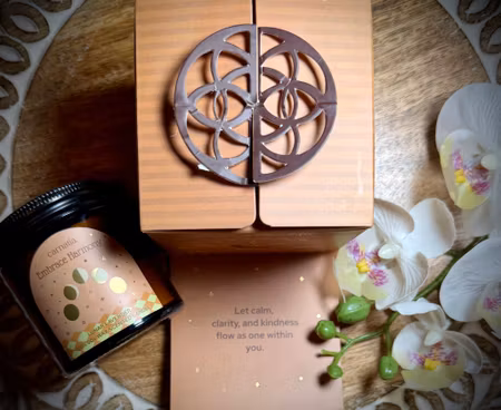 Carnatia Doftljus av Sojavax Magic Within You | Embrace Harmony Lunar Lavender