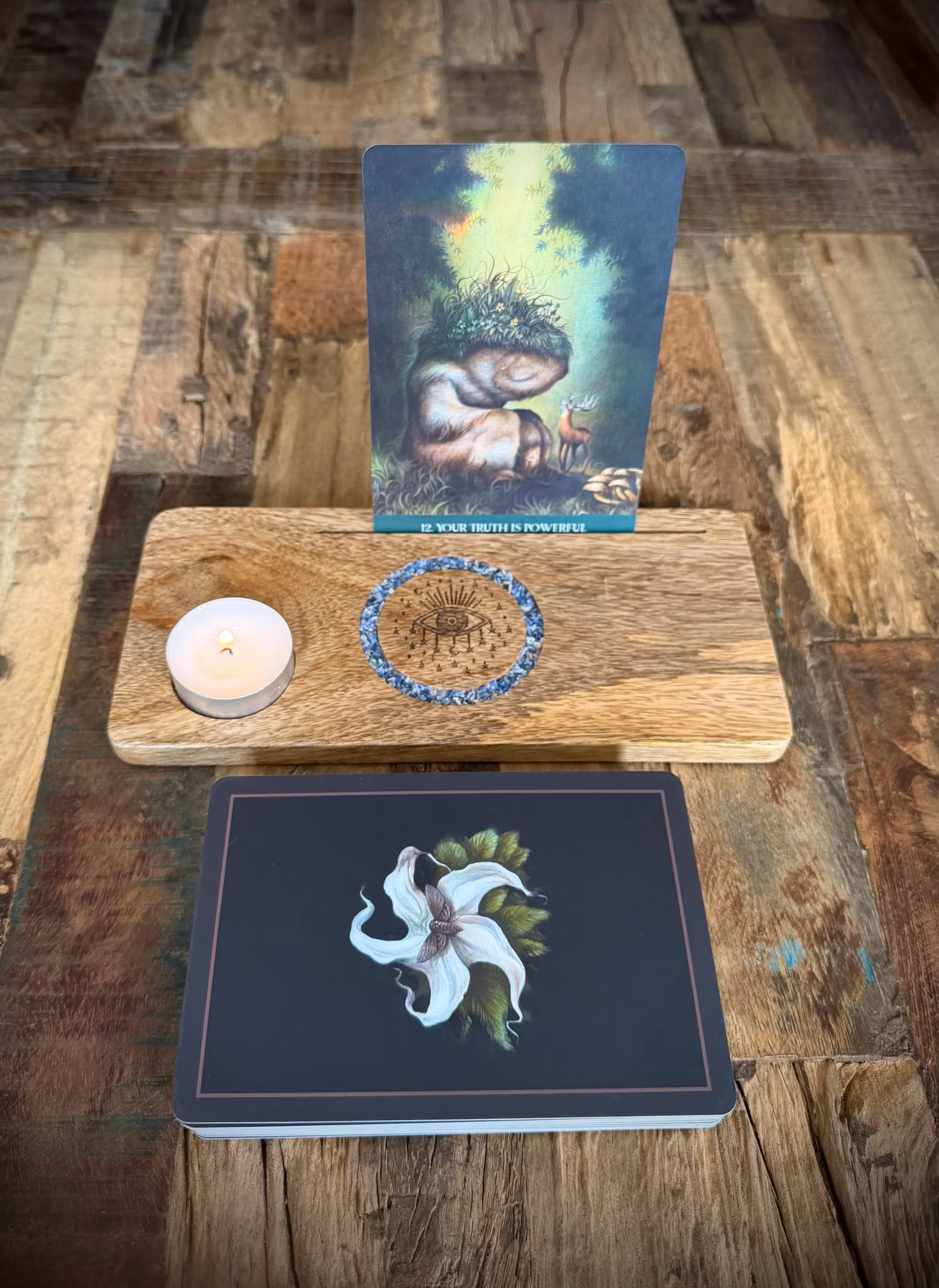 Spiritual Eye kortställ i Mangoträ med Sodalit