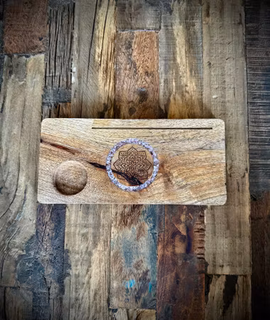 Mandala kortställ i Mangoträ med Rosenkvarts