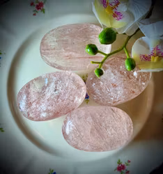 Rosa Samadhi Himalayakvarts Handsten
