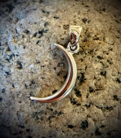 Ellipse Moon handgjort hänge i 925 Sterling Silver | Peter Stone