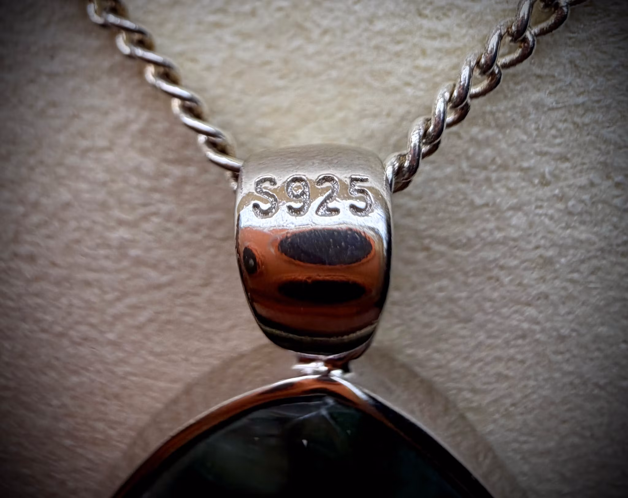 ”Änglarnas Sten” Serafinit Hänge i 925 Sterling Silver