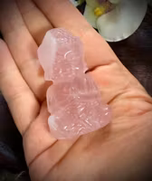 Rosenkvarts Buddha Carving 6 cm