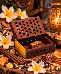 SONG OF INDIA Nag Champa Amber Rock Perfume