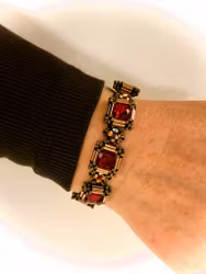 Fynd! DIFFERENT Röd