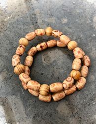 2 delat armband i trä.