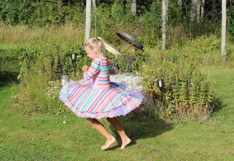 Randigt joggingtyg i neon och guldglittriga ränder