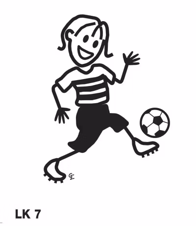Flicka som spelar fotboll
