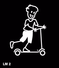 Pojke på sparkcykel