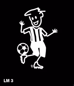 Pojke spelar fotboll
