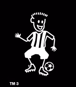 Kille spelar fotboll