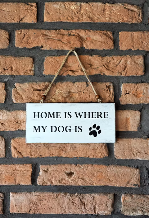 Träskylt Home is where my Dog is