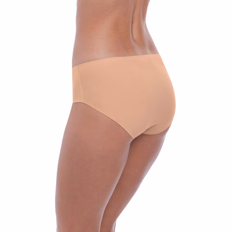 Sömlösa trosor i beige färg – sidovy på modell