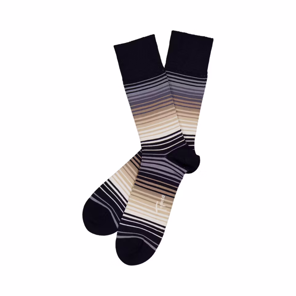 TOPECO Sock Gamen herrstrumpor i bambu, marinblå färg, upplagda på vit bakgrund