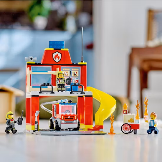LEGO City Fire 60375 Brandstation Och Brandbil