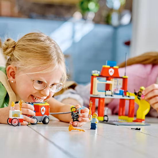 LEGO City Fire 60375 Brandstation Och Brandbil