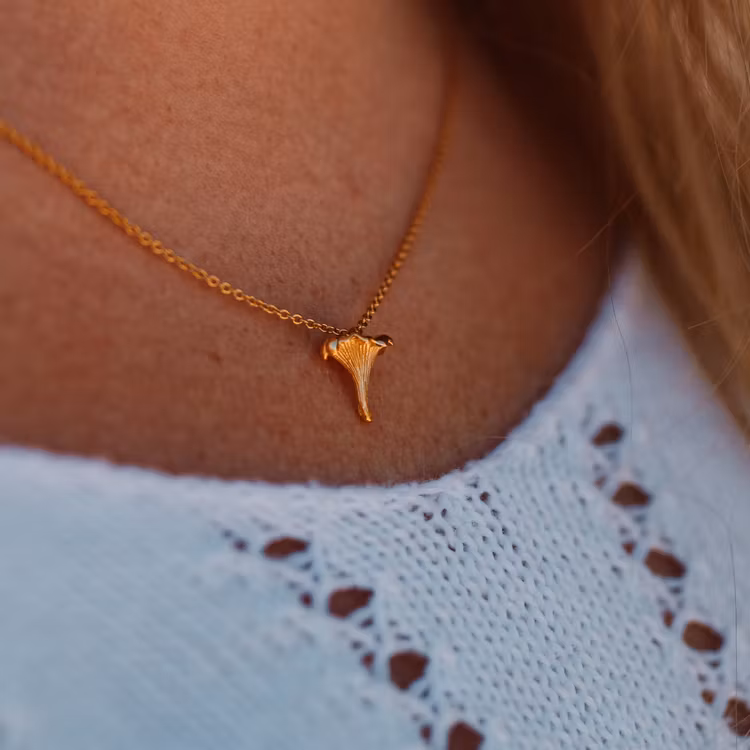 Kantarell halsband guld