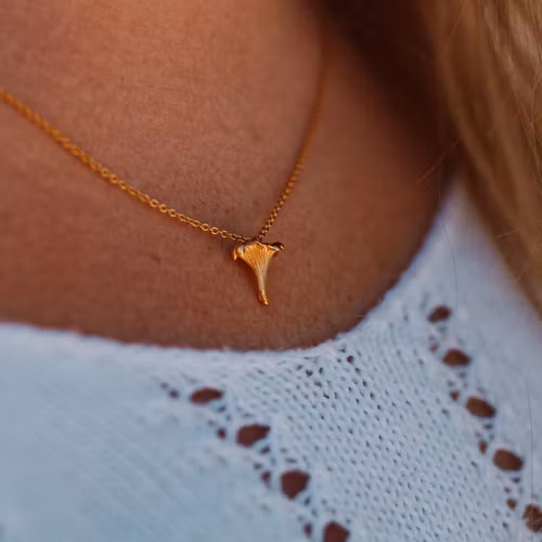 Kantarell halsband guld