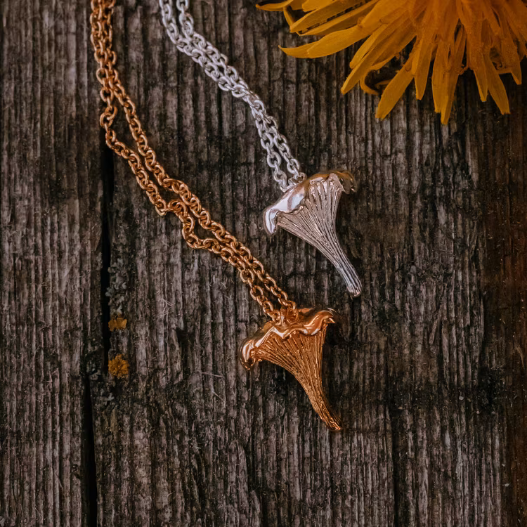 Kantarell halsband guld