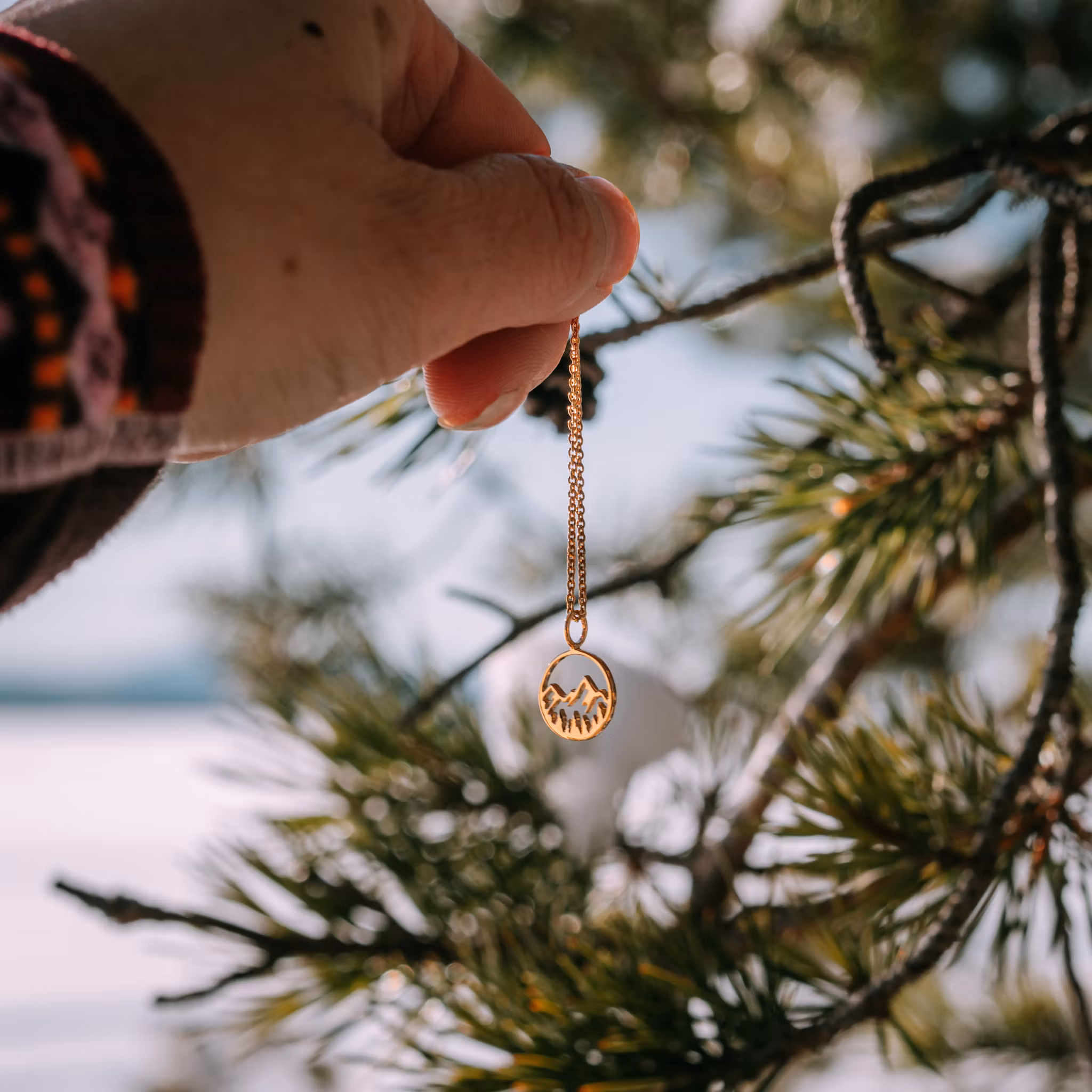 Fjäll halsband guld