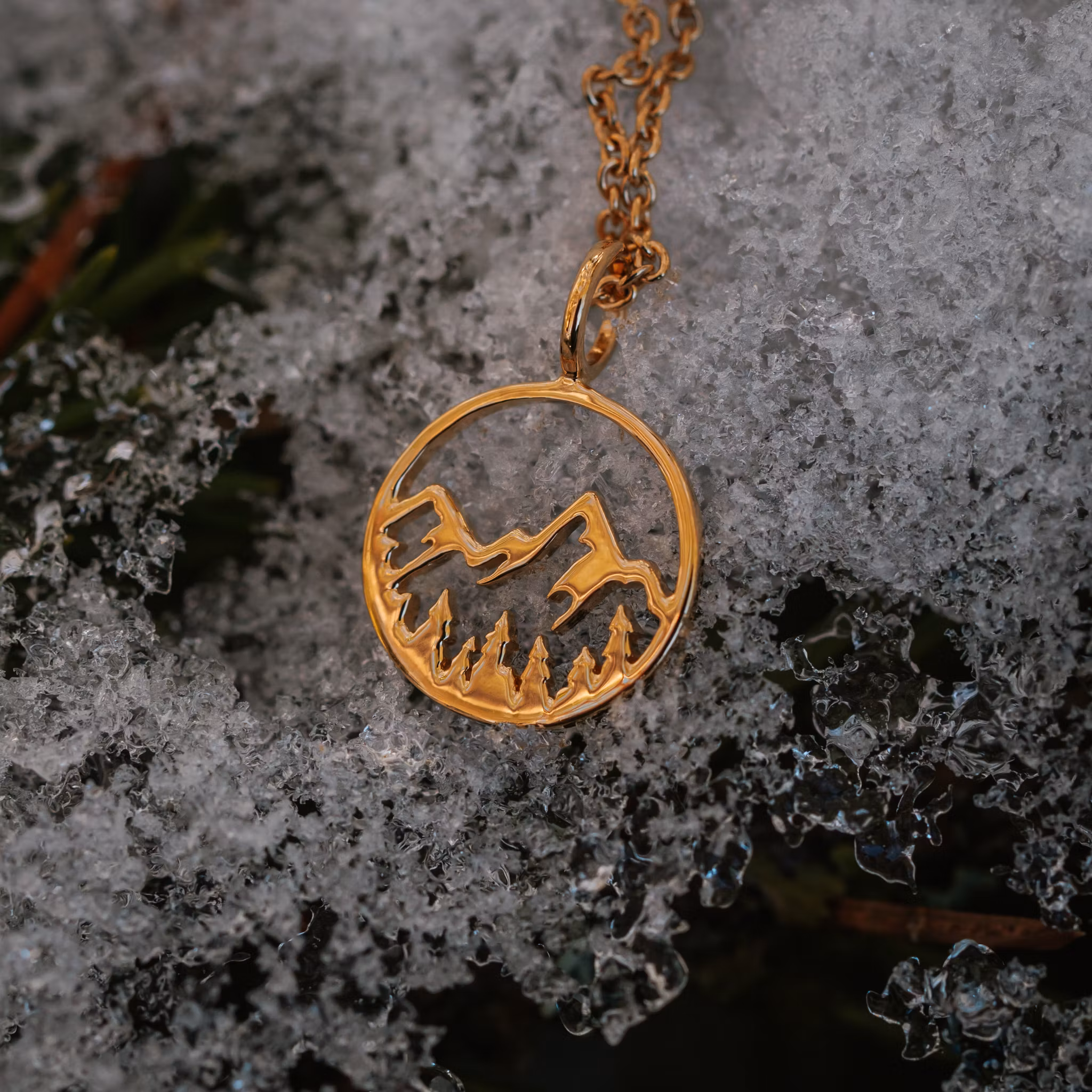 Fjäll halsband guld