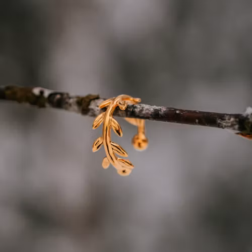 Saga earcuff guld