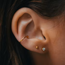 Stilla earcuff guld