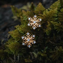 Snöflinga örhängen guld