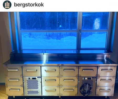 Beredningskylbänk BERG med kylränna. B=2400mm - UTSTÄLLNINGSEXEMPLAR!