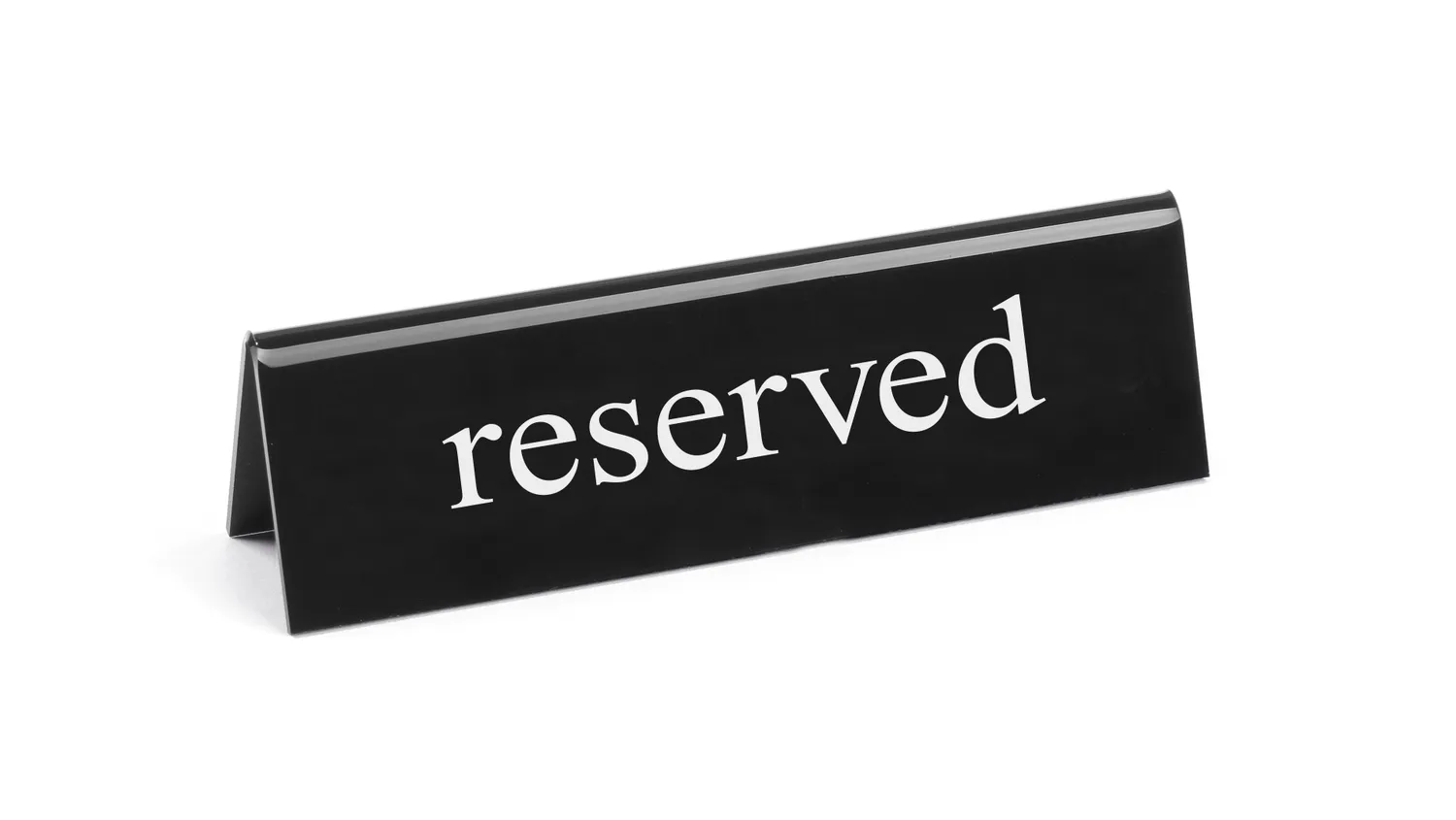 Skylt HENDI Reserverad, svart med vit text "RESERVED"