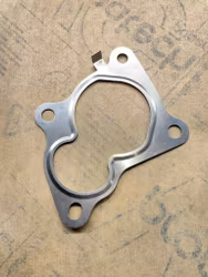 Packningarna mellan turboaggregaten Mazda SHY1, 2.2L