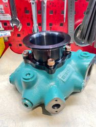 864952 Fläns CNC passandes Volvo Penta 4-bult till V-band.
