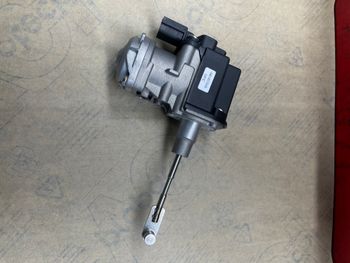 04E145725AB Ställdon / elektronisk wastegate till 40006159 Bosch mahle BMTS turbo 030TC11001000