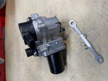 Wastegate för Toyota Land Cruiser V8 1VD-FTV - Höger VB22