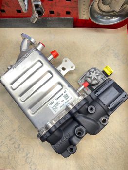 04L131512CG - Volkswagen Crafter Original EGR kylare