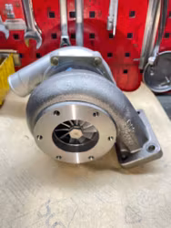 465570-0002 Turbo till Volvos TD70G motor.