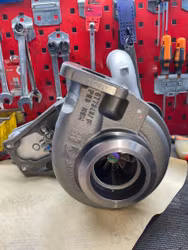 RE535682 - Turbo John Deere 7730 Traktor fabriksny original.