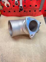 Kompressorutlopp / Tryckrör för turboaggregat