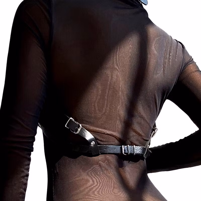 bröst sele svart läder