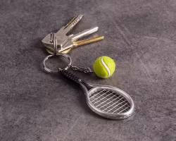 Nyckelring tennisboll och tennisracket
