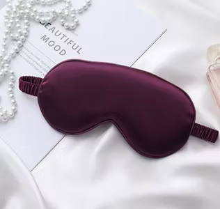 Lyxig sovmask plommonfärg