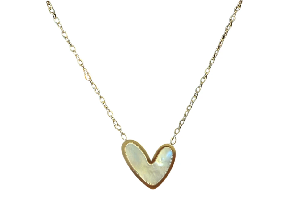 Necklace with heart mother-of-pearl finish