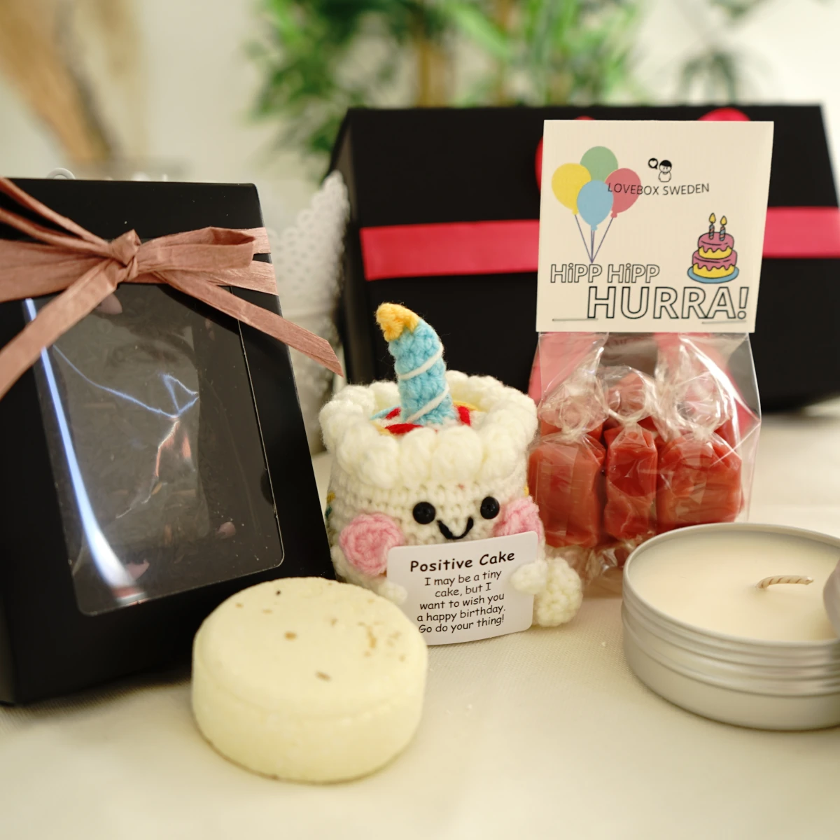 Birthday gift with crocheted cake