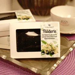 Fläderte svart te