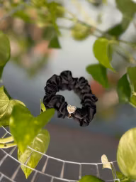 Stella Details Scrunchie Svart