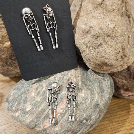 Örhänge Skelettdesign set hon/han - Liias Garderob