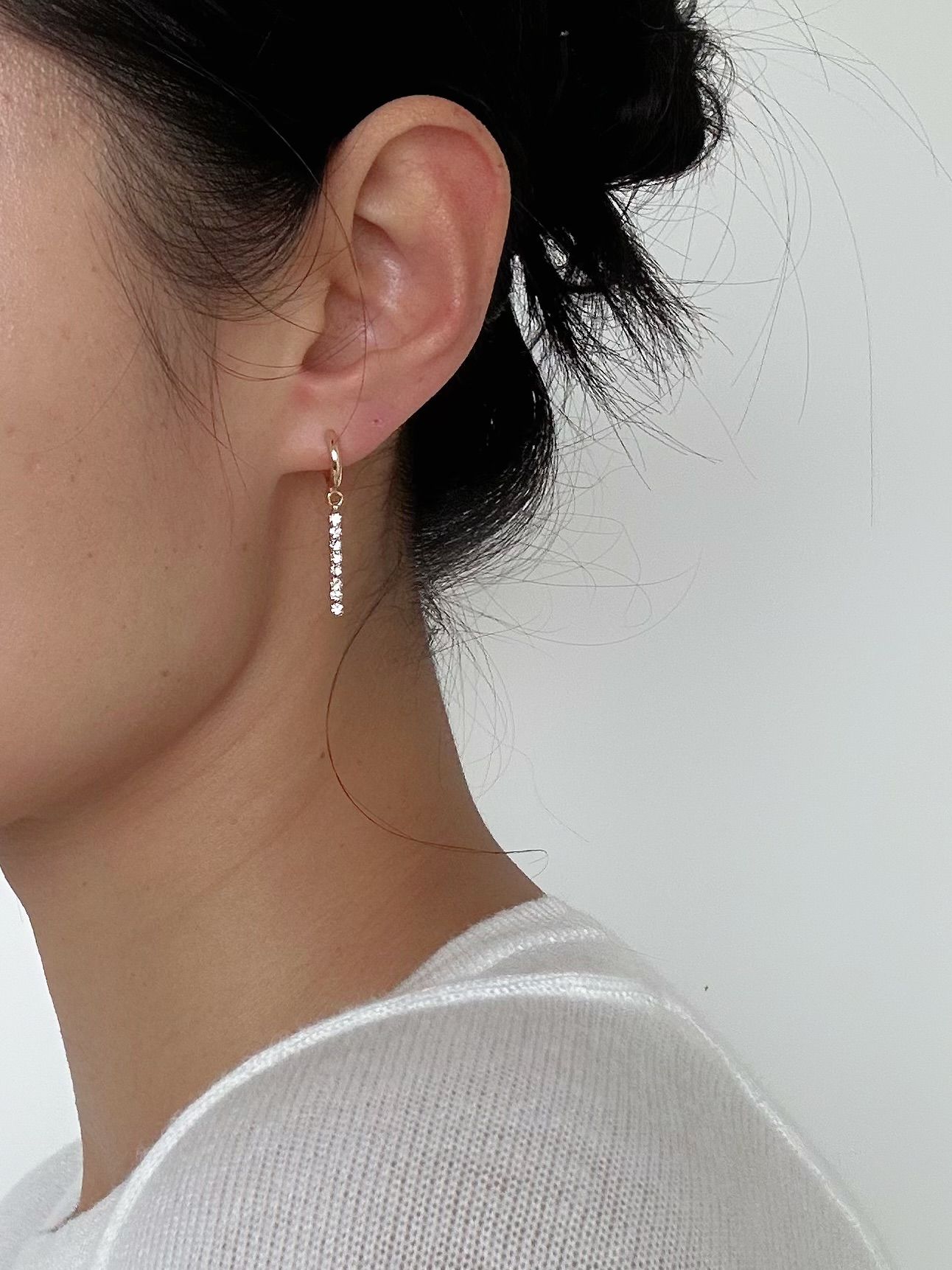 REA Hoops förgyllda med 14K guld med glasstenar